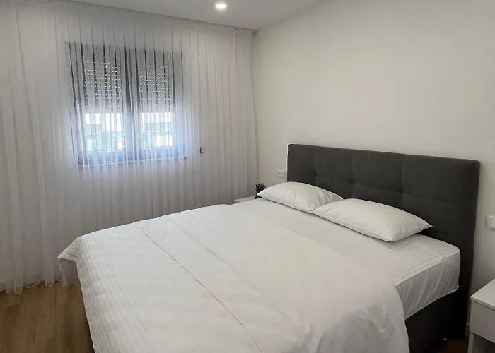 Apartman With Parking Space - 23392 *